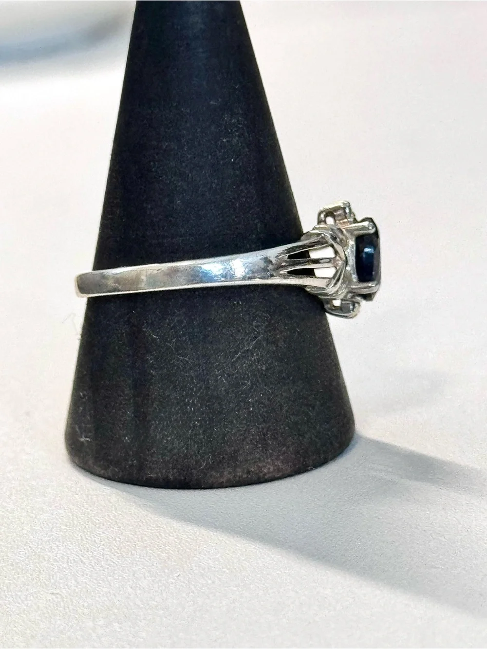 Vtg AVON Sterling Silver Black Sapphire Ring (10)